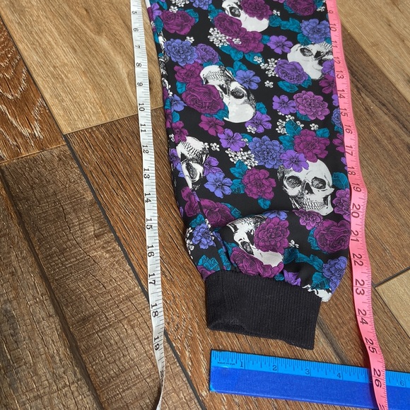 Torrid Skulls and Flowers Sheer Chiffon Top Size 2 - Picture 8 of 10